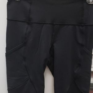 Black Lululemon cropped pants
